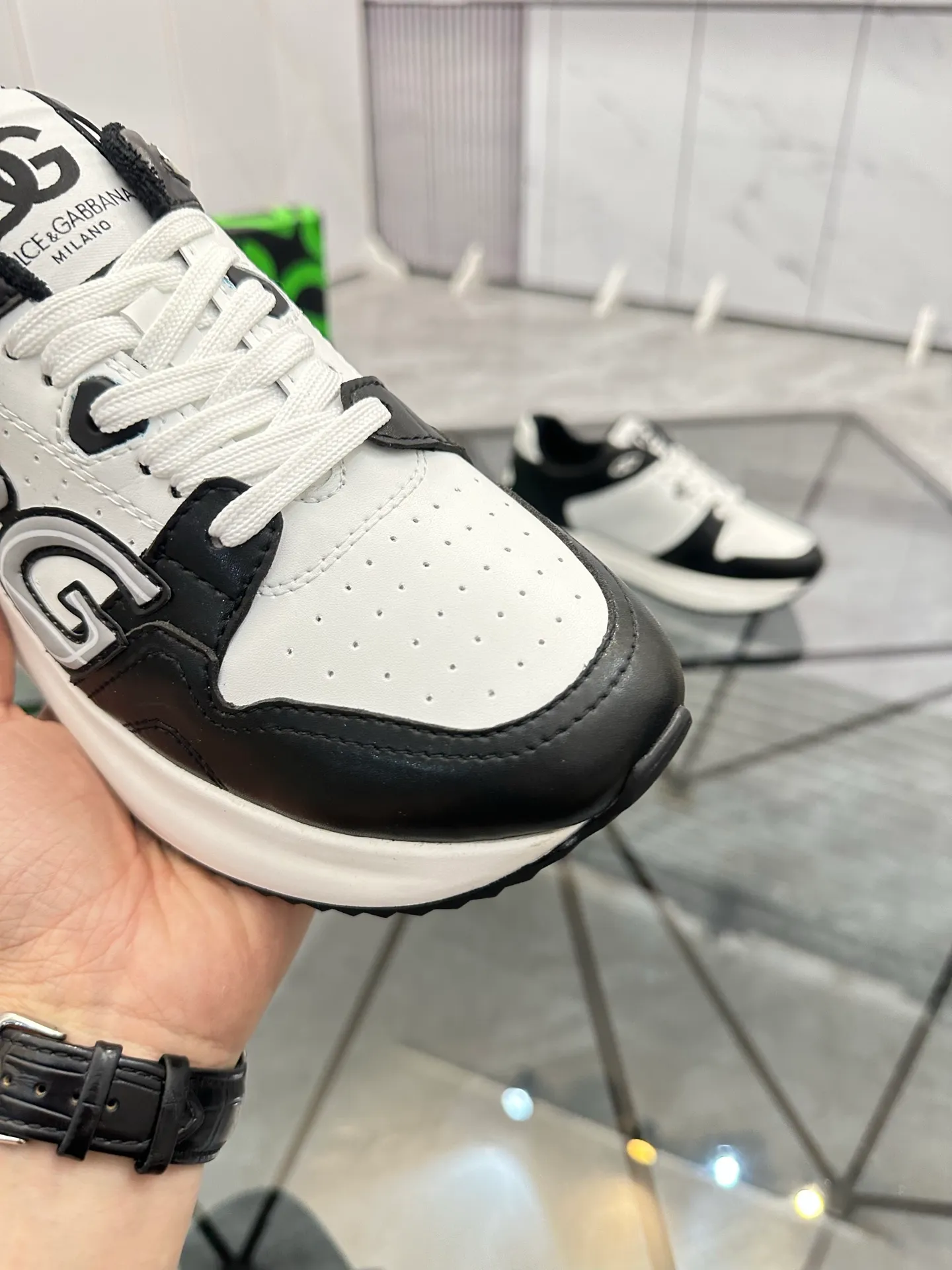 Men's shoes: 💰P500¥ Product trademark: DG "Dolce & Gabbana*" low-top sneakers Regular size: 38-44 (can be customized to 45.46.) Product materials: Upper imported cowhide stitching original material, breathable lining, original outsole. Number: 803